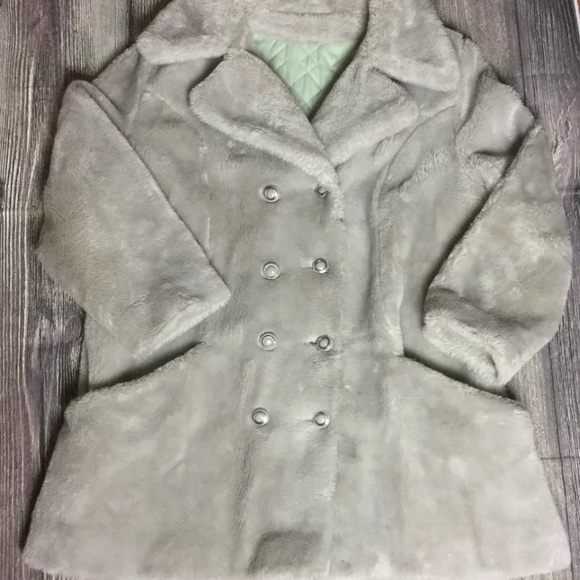 Over-sized Gray Teddy Bear Faux Fur Winter Coat - Picture 5 of 8